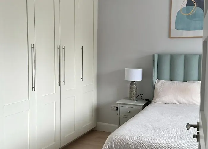 Double Bedroom With Private Bathroom Close To City Center