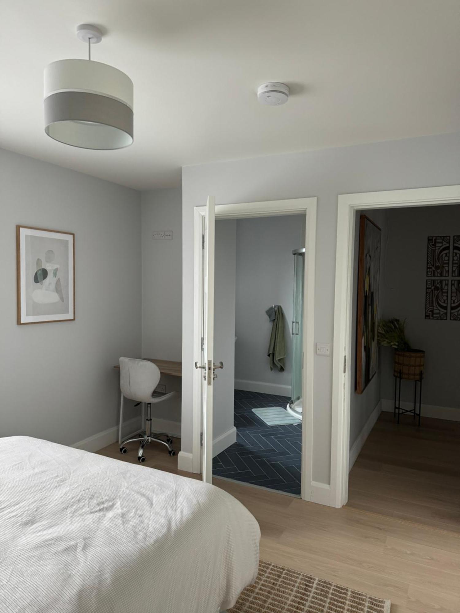 Double Bedroom With Private Bathroom Close To Center Homestay